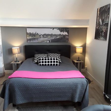 Clos Du Bourg Bed and Breakfast Saint-Cyr-en-Val Esterno foto