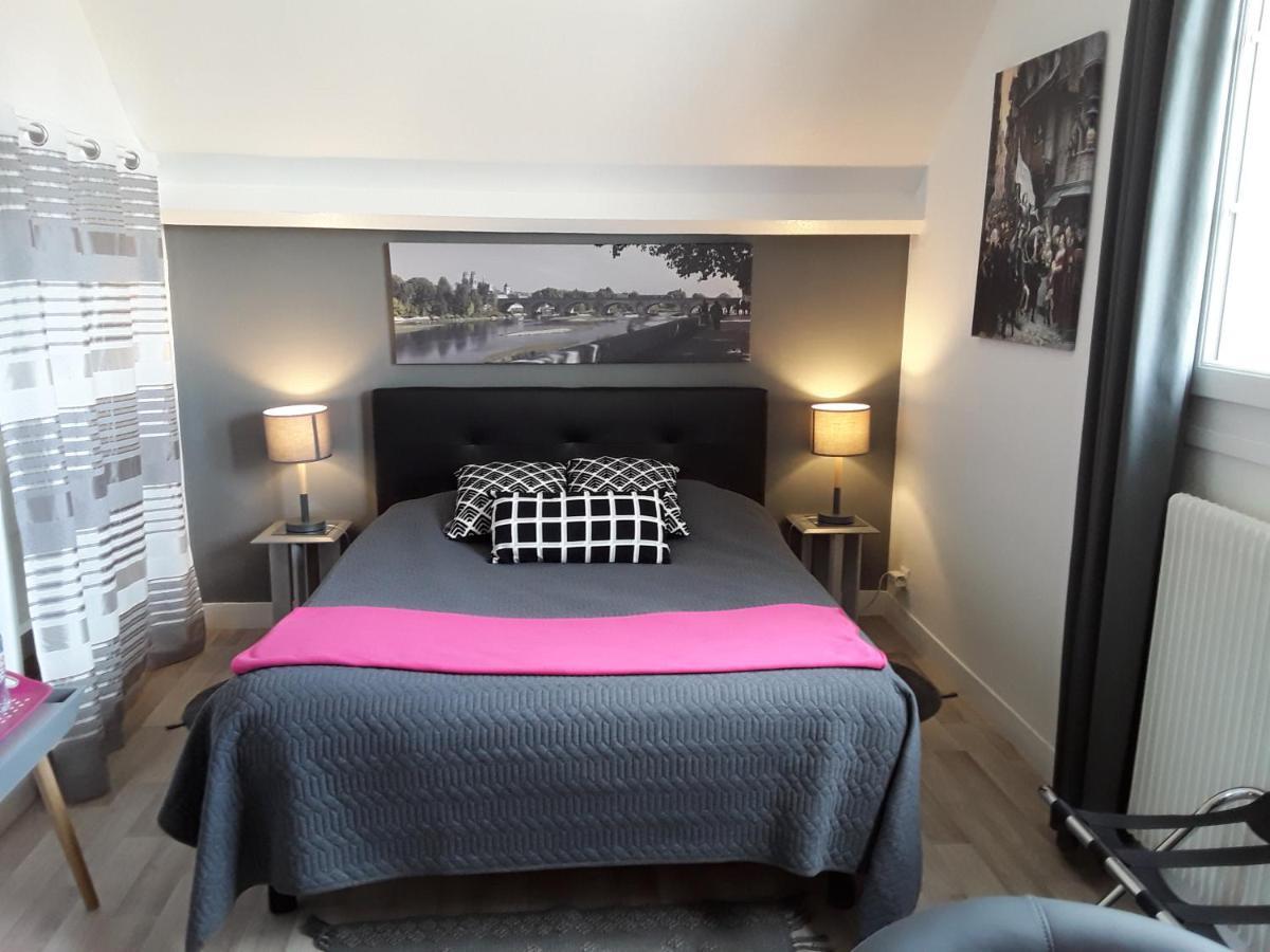 Clos Du Bourg Bed and Breakfast Saint-Cyr-en-Val Esterno foto
