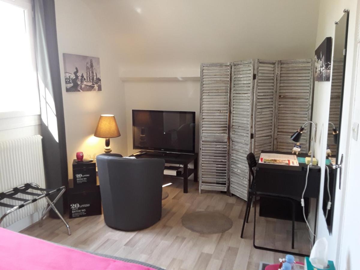 Clos Du Bourg Bed and Breakfast Saint-Cyr-en-Val Esterno foto