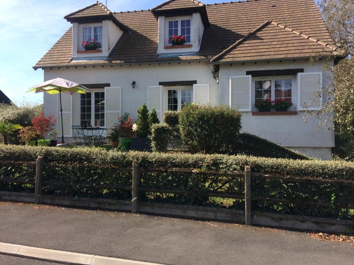 Clos Du Bourg Bed and Breakfast Saint-Cyr-en-Val Esterno foto